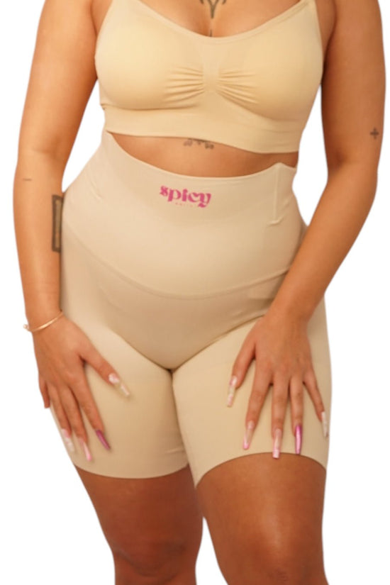 Short gainant sculptant taille haute